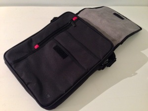 V7 Premium Messenger iPad Bag (30)